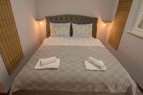Apartments With A Swimming Pool Ston (peljesac) - 10208