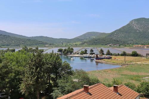 Apartments With A Swimming Pool Ston (peljesac) - 10208