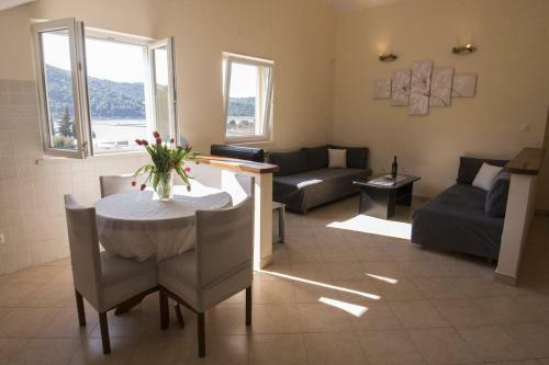 Apartments With A Swimming Pool Ston (peljesac) - 10208