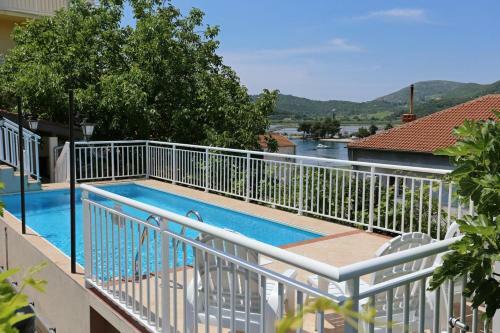 Apartments With A Swimming Pool Ston (peljesac) - 10208