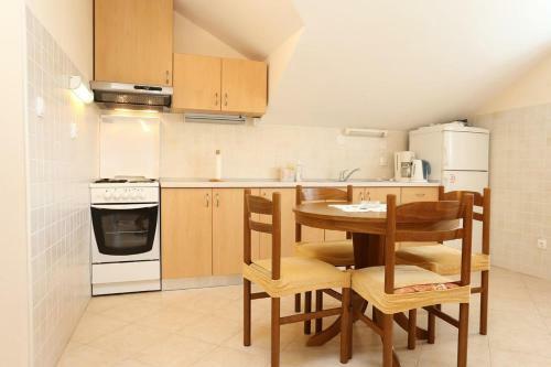 Apartments With A Swimming Pool Ston (peljesac) - 10208