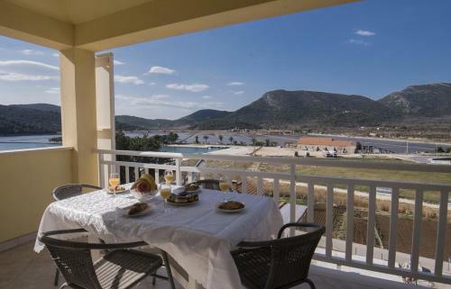 Apartments With A Swimming Pool Ston (peljesac) - 10208