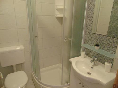 Apartments By The Sea Sucuraj (hvar) - 11228
