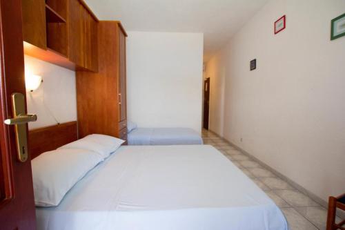 Apartments By The Sea Sucuraj (Hvar) - 566