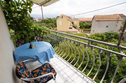 Apartments By The Sea Sucuraj (hvar) - 566