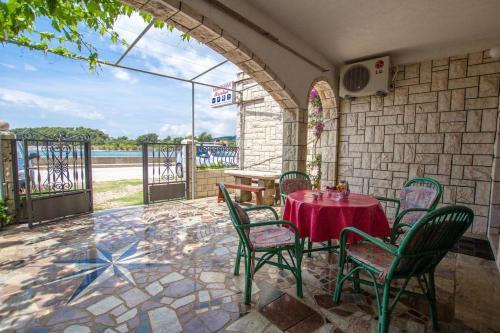 Apartments By The Sea Sucuraj (Hvar) - 566