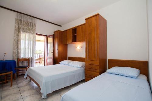 Apartments By The Sea Sucuraj (Hvar) - 566