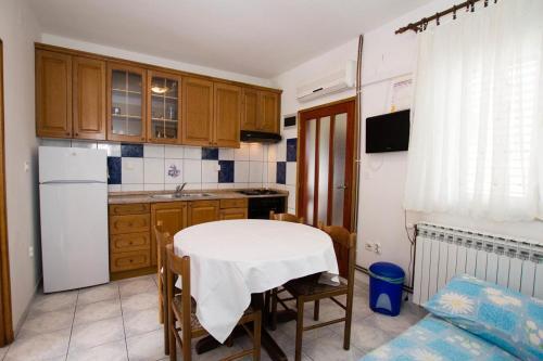 Apartments By The Sea Sucuraj (hvar) - 566