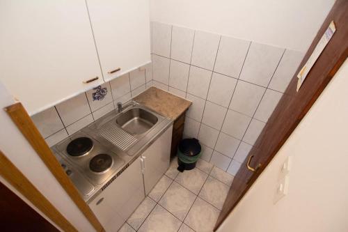 Apartments By The Sea Sucuraj (Hvar) - 566
