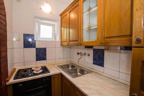 Apartments By The Sea Sucuraj (Hvar) - 566