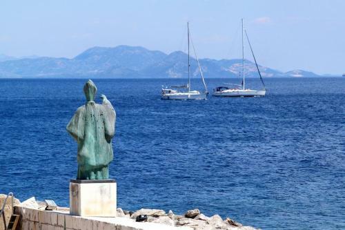 Apartments By The Sea Sucuraj (Hvar) - 566