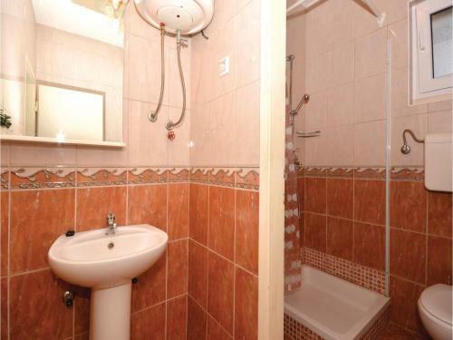 Apartment Sucuraj With Sea View 09