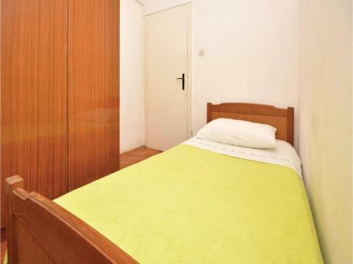 Apartment Sucuraj With Sea View 09