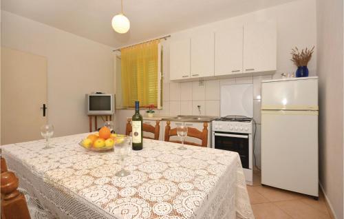 Apartment Sucuraj With Sea View 09