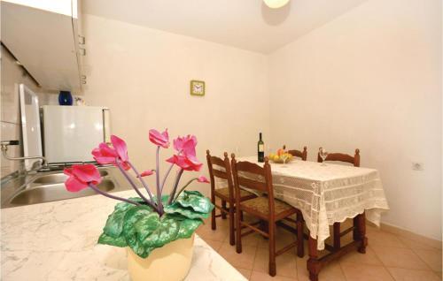 Apartment Sucuraj With Sea View 09