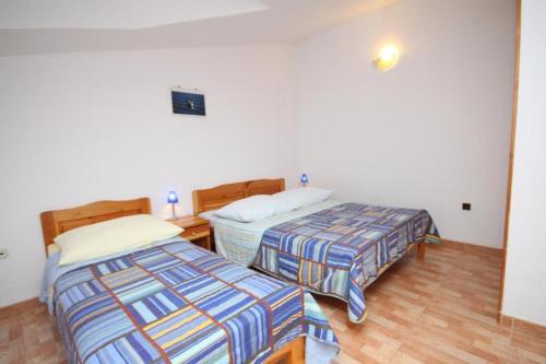 Apartments By The Sea Sucuraj (hvar) - 3589