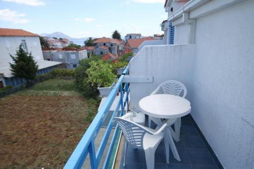 Apartments By The Sea Sucuraj (hvar) - 3589