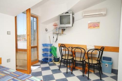 Apartments By The Sea Sucuraj (hvar) - 3589