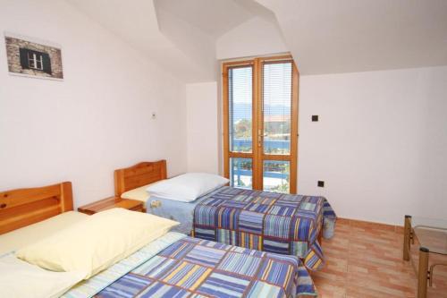Apartments By The Sea Sucuraj (hvar) - 3589