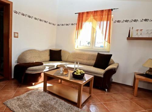 Apartments By The Sea Sucuraj (hvar) - 14866