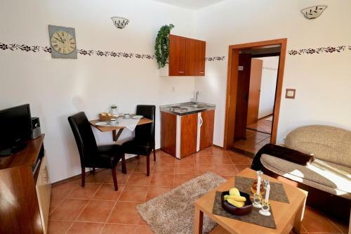 Apartments By The Sea Sucuraj (hvar) - 14866