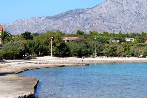 Apartments By The Sea Sucuraj (hvar) - 5671