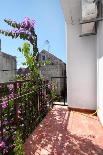 Apartments By The Sea Sucuraj (hvar) - 6732