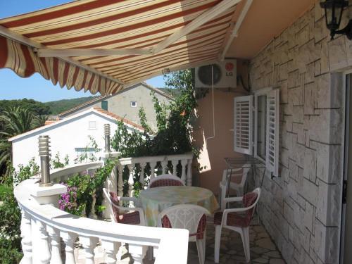 Apartments By The Sea Sucuraj (hvar) - 590