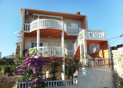 Apartments By The Sea Sucuraj (hvar) - 590