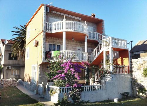 Apartments By The Sea Sucuraj (hvar) - 590