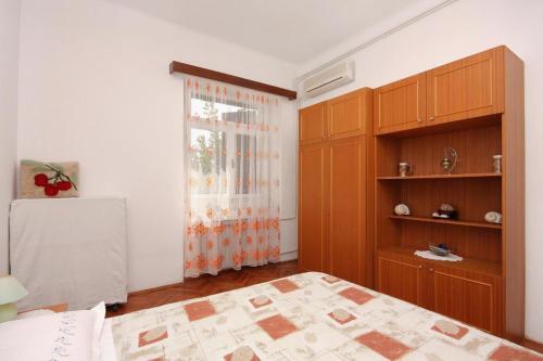 Family Friendly Seaside Apartments Sumartin (brac) - 5771