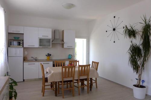 Family Friendly Seaside Apartments Sumartin (brac) - 5771