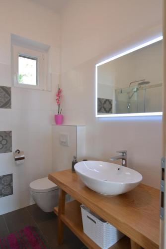 Family Friendly Seaside Apartments Sumartin (brac) - 5771