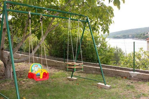 Family Friendly Seaside Apartments Sumartin (brac) - 5771