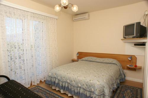 Hostal Apartments And Rooms With Parking Space Sumartin (brac) - 757