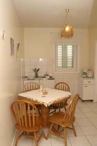 Hostal Apartments And Rooms With Parking Space Sumartin (brac) - 757