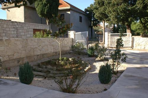 Hostal Apartments And Rooms With Parking Space Sumartin (brac) - 757