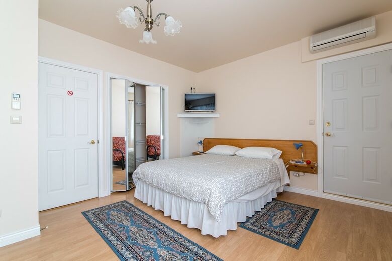 Hostal Apartments Mijajov Dvor