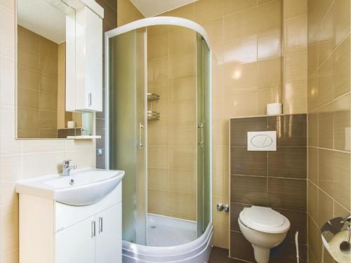 Three-bedroom Apartment In Mali Rat