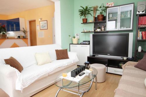 Apartments With A Parking Space Supetar (brac) - 5627