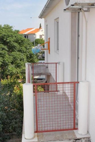 Apartments With A Parking Space Supetar (brac) - 5627
