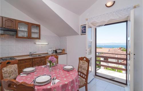 Three-bedroom Apartment In Supetar