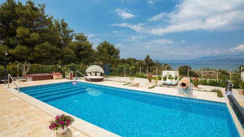 Seaside Luxury Villa With A Swimming Pool Mirca (brac) - 16183