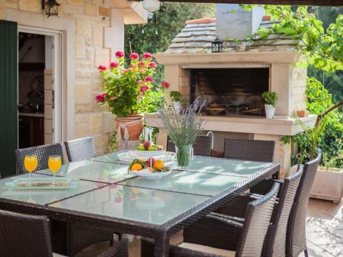 Holiday Home Villa Mutnik