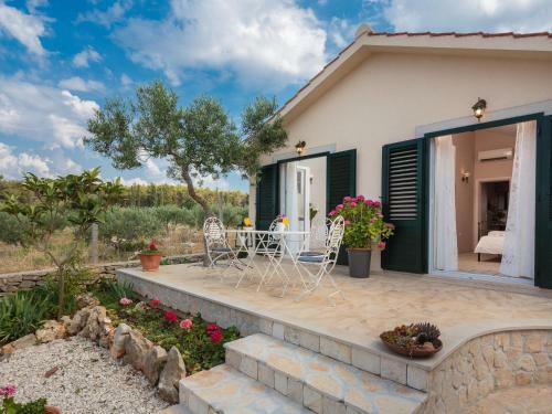 Holiday Home Villa Mutnik