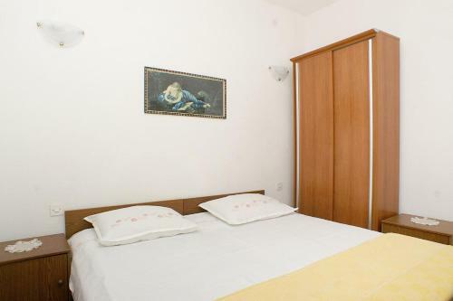 Apartments With A Parking Space Mirca (brac) - 730