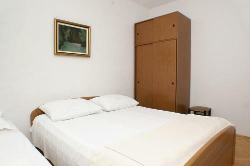 Apartments With A Parking Space Mirca (brac) - 730