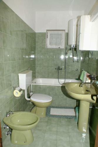 Apartments With A Parking Space Mirca (brac) - 730