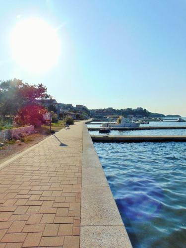 Apartment In Supetarska Draga 34570