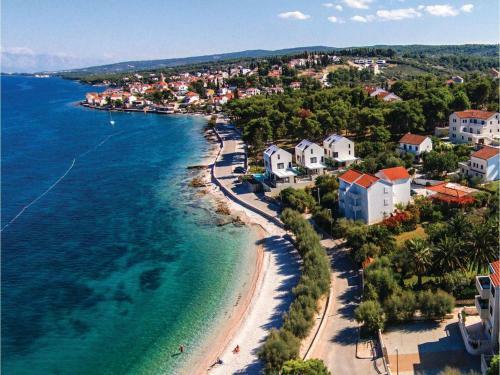 Four-bedroom Holiday Home In Sutivan